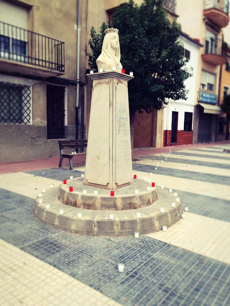 fallarambla's tweet photo. La rambla a la luz de las velas... #250años #utiel #250añosalaluzdelasvelas http://t.co/Dj7jjkPaqL