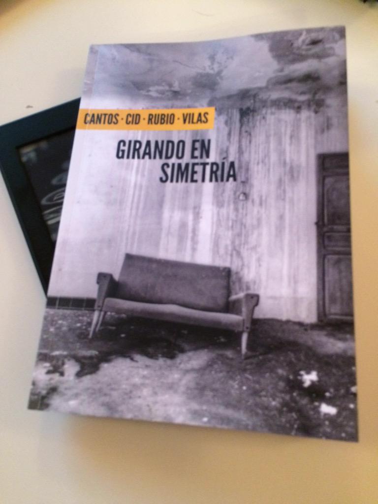 tonivilchs's tweet photo. Leyendo el nuevo libro de la ciudad de simetría @raffs14 @dariovilas @lyncheano @JosLuisCantos @Tyrannobooks #relatos http://t.co/EcFgyqlK8z