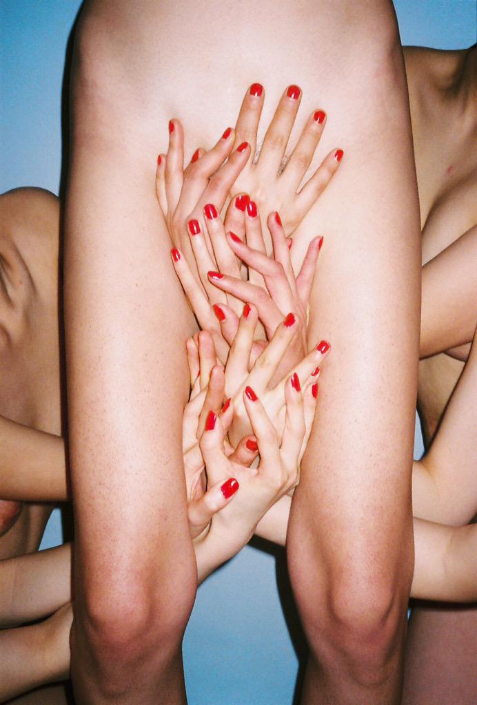 ArtWitchNet's tweet photo. Ren Hang rulez http://t.co/JVig3Xqej3