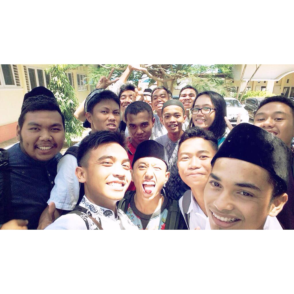 MDN8Batch's tweet photo. Dengan pak Anto 😘 http://t.co/lpTacDg3Pc