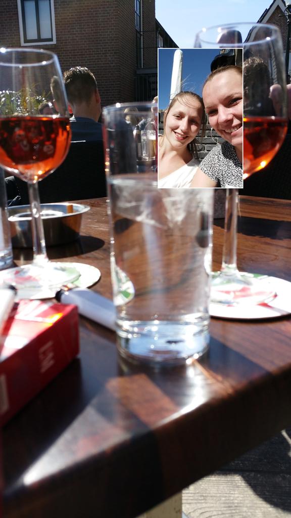 AlieneStrampel's tweet photo. #Koningsdag2015 #Top! En nog ff anderhalf uurtje bij gekletst @AnneJoHakvoort 💖 http://t.co/zl0N0fGCE9