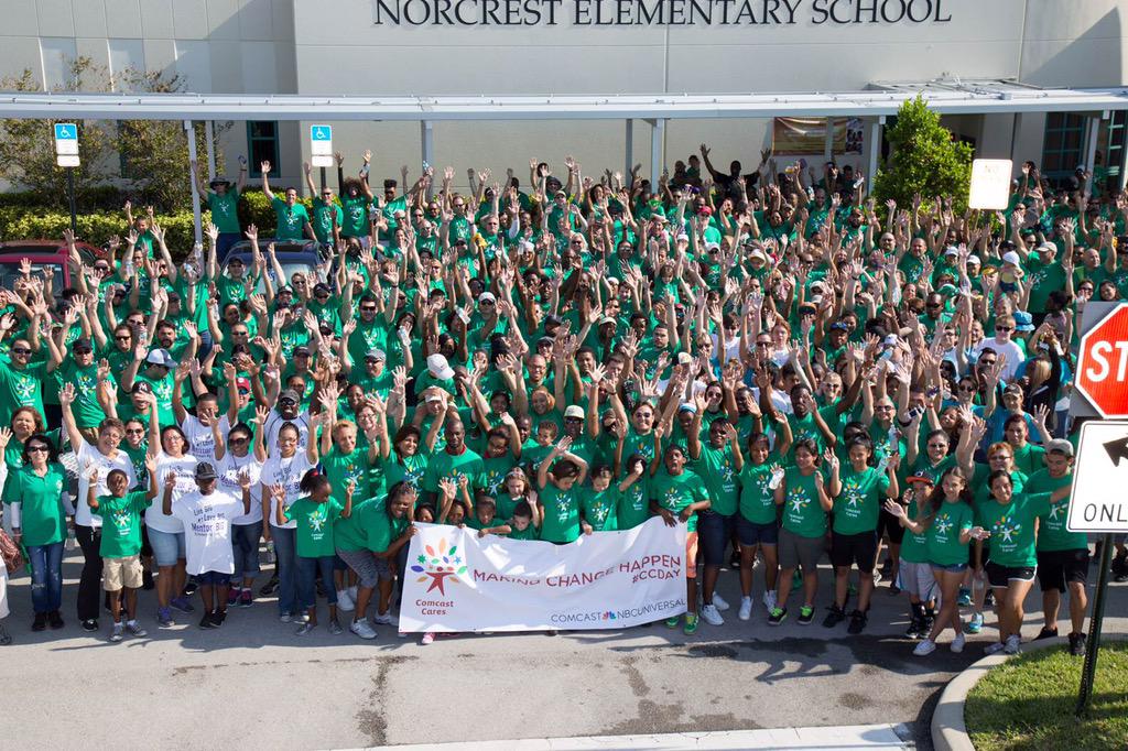 jrelduro's tweet photo. #CCDay #CCDAY2015 @ComcastFL @comcastcares @xfinitylatino @XFINITY @comcast http://t.co/YizHwD1zFQ