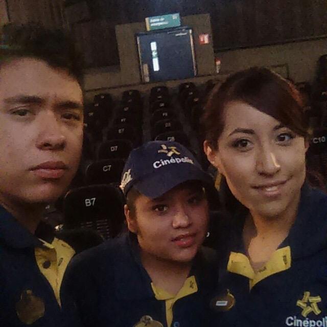 ferlabe's tweet photo. Felicidades a los graduados #Ucinepolis un gran día http://t.co/XmO62PWSR2