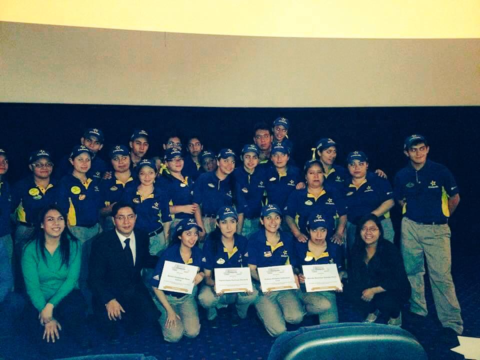 ferlabe's tweet photo. Felicidades a los graduados #Ucinepolis un gran día http://t.co/XmO62PWSR2