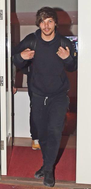 halhalabii's tweet image. why does he look like a school student HES SO FUCKING CUTE BLESS HIM