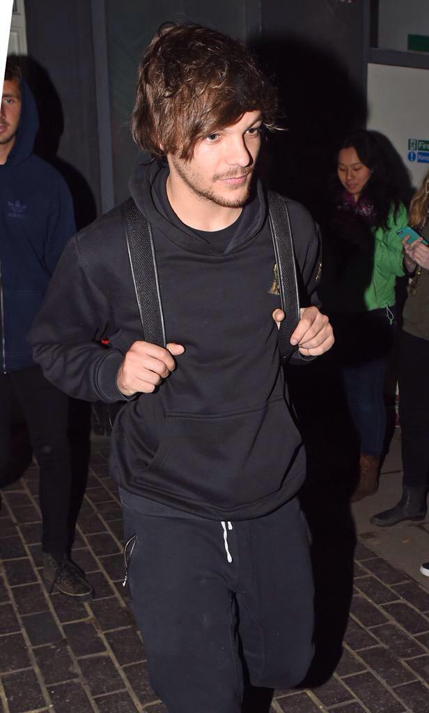 halhalabii's tweet image. why does he look like a school student HES SO FUCKING CUTE BLESS HIM