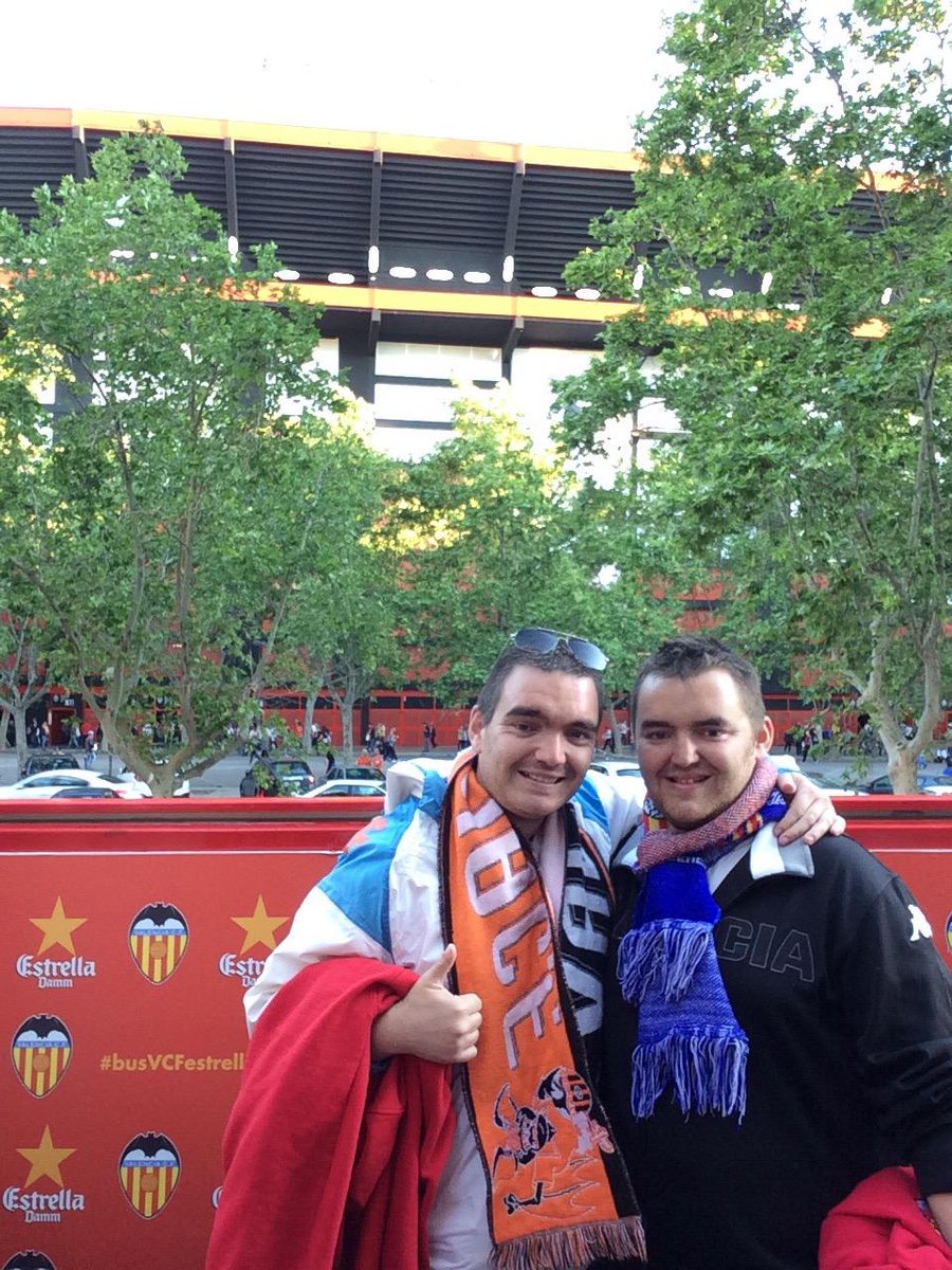busVCFestrella's tweet photo. @valenciacf @EstrellaDammEs #busvcfestrella http://t.co/pMillIT8Ke