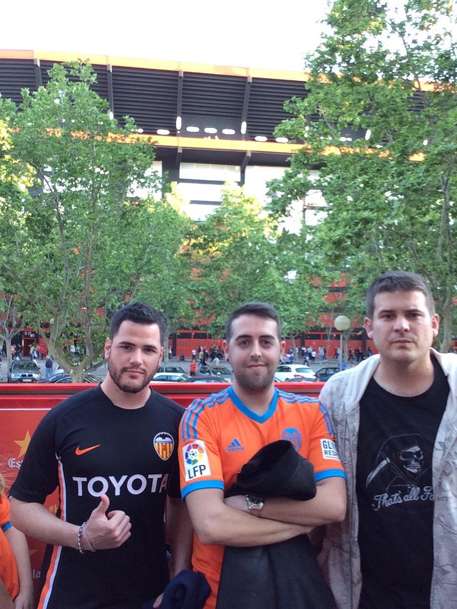 busVCFestrella's tweet photo. @valenciacf @EstrellaDammEs #busvcfestrella  @PerteXD http://t.co/jgw29ZDQHC