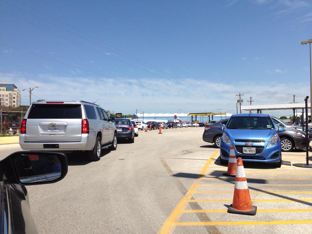 chrobs's tweet photo. @Hertz Typical Mon afternoon at San Antonio Hertz.  #SATCheckoutProcessHertzBad http://t.co/xeFI8EcBMk