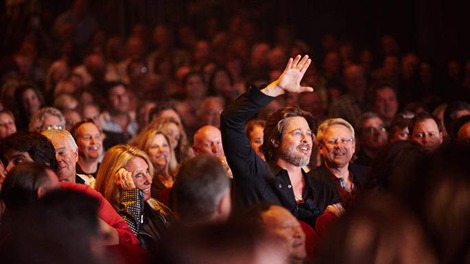 autismspeaks's tweet image. The #surprise guest at our #LightUptheBlues concert was...Brad Pitt!! #Thankyou autismspeaks.org/news/news-item… #LIUB