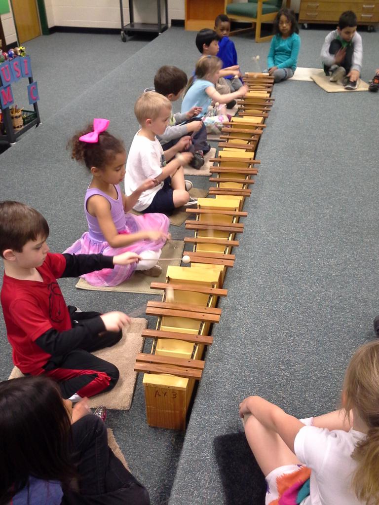 VRESMusic's tweet photo. Ms. Kassis's class is making beautiful xylophone music! http://t.co/B6pl7GiUNt