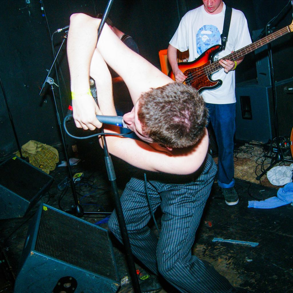 As to why this guy kept on putting the mic in his mouth I'll never know #dontask #livemusic #eventphotography