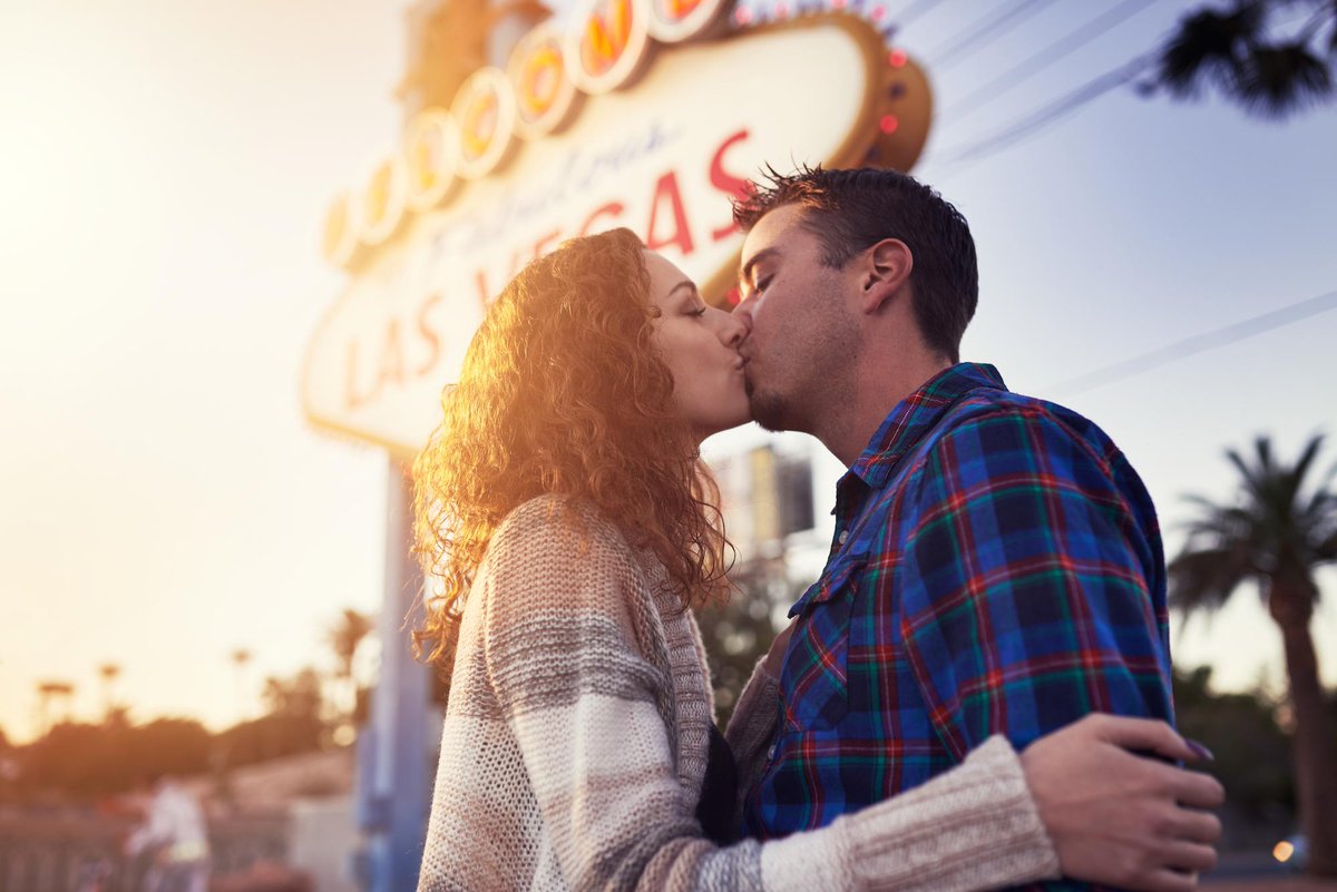 ThrillistVegas's tweet photo. 14 Reasons Why Dating in Vegas Is Different Than Anywhere Else: http://t.co/Gni4E3yQU3 http://t.co/i88UaFFWXg