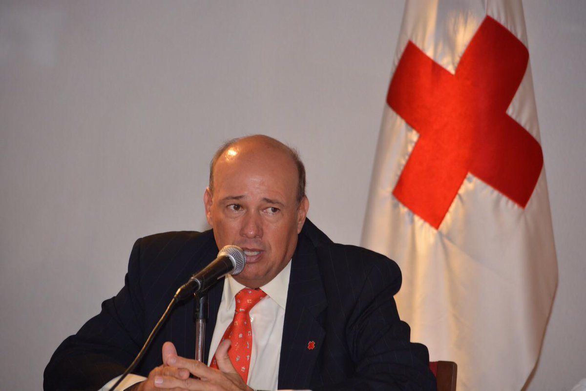 CruzRoja_MX's tweet photo. El presidente de @CruzRoja_MX , informó que se pone a disposición la cuenta BANCOMER 0404040406 para apoyar a #Nepal http://t.co/kbrKxBX9jX
