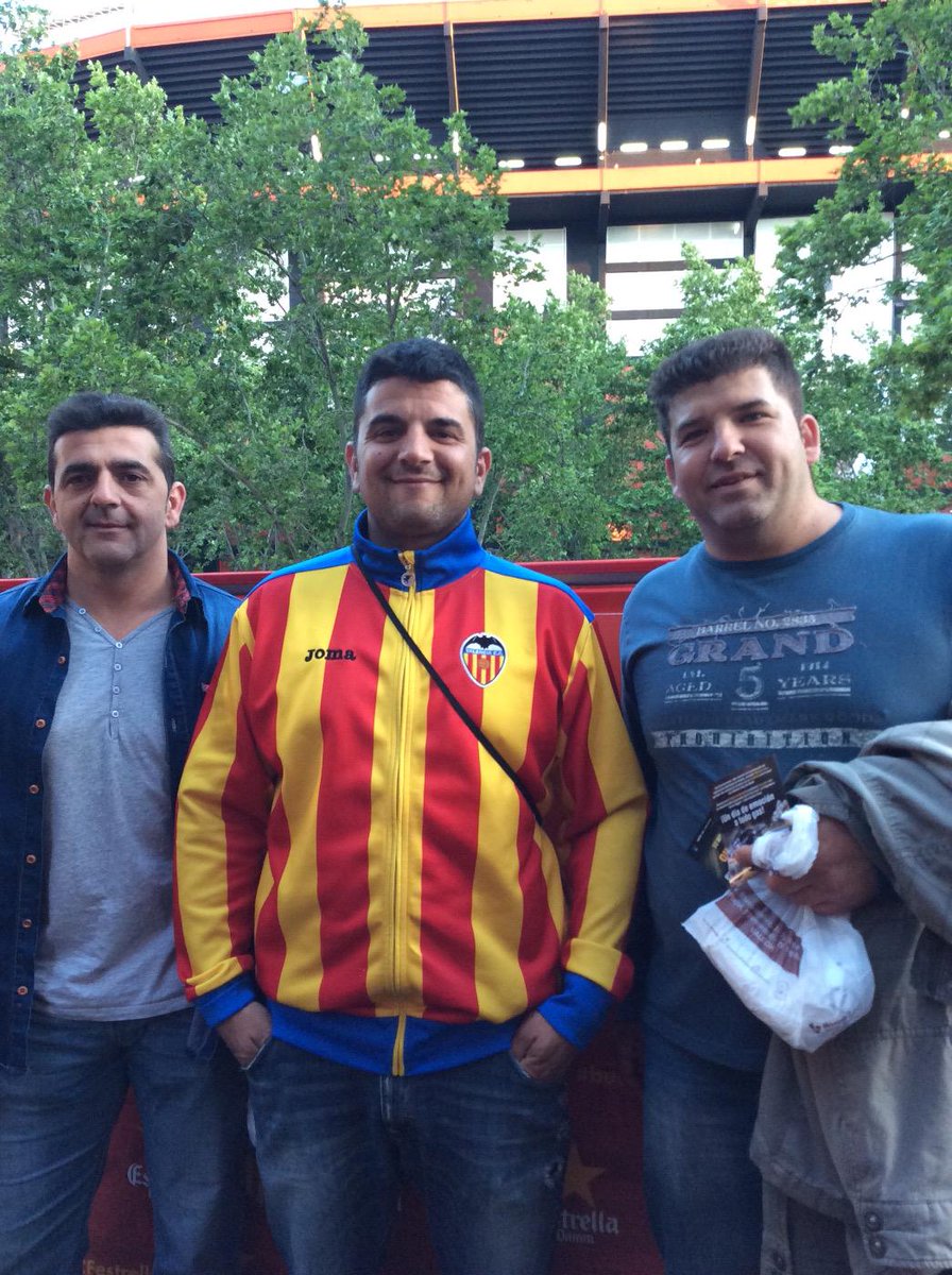 busVCFestrella's tweet photo. @valenciacf @EstrellaDammEs #busvcfestrella http://t.co/rRvHwmi4lW