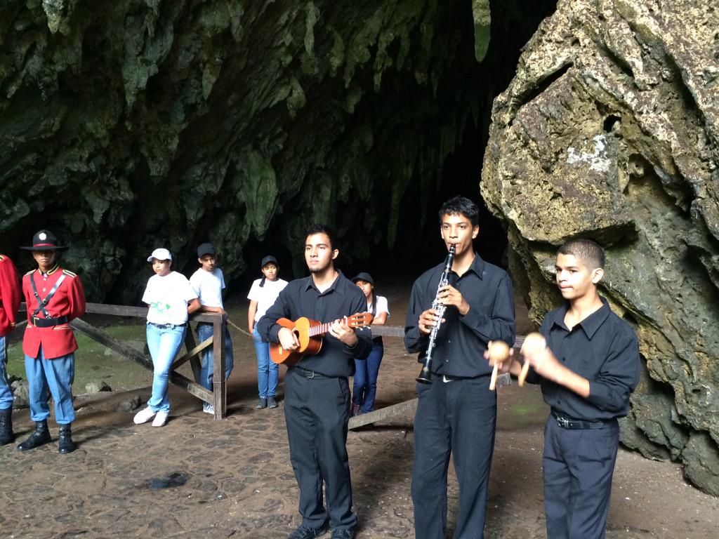 SistMon's tweet photo. concierto 26/04/15 Caripe Edo Monagas, celebrando día de la tierra y del Autismo @MendezLeo06 @elsistema http://t.co/xhf8HHnnX7