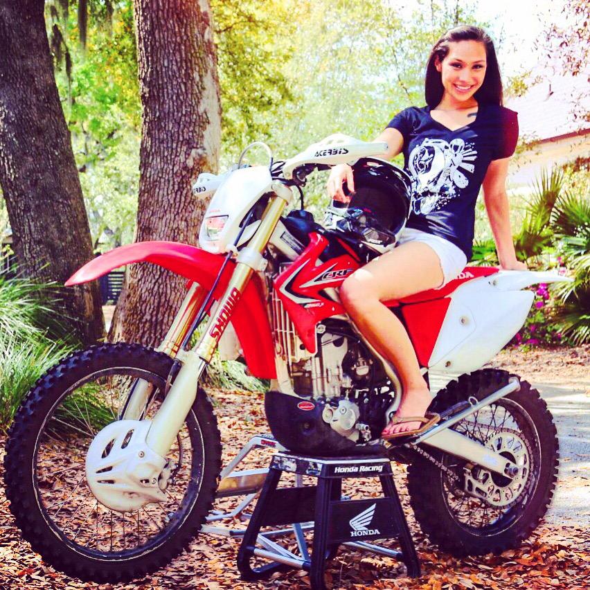 davisja07's tweet photo. #motochickmonday #motocrossmonday #motohubusa #redspaderacing @MotoHubUSA @Dave_Hardie @RedSpadeRacing http://t.co/WsR8k4HJQU