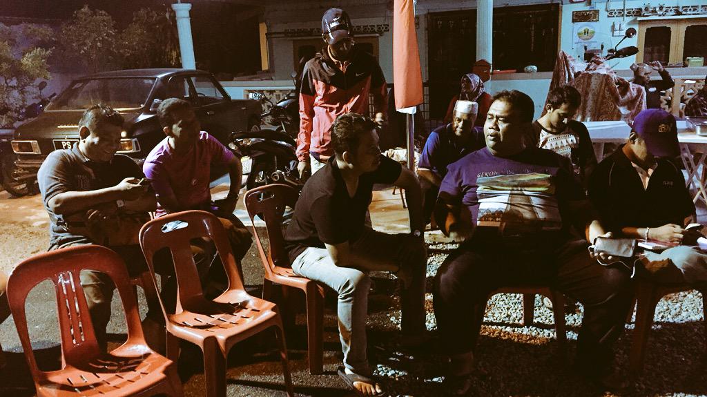 zeepgzee's tweet photo. 27 Apr,serah alatan sukan dlm eratkan silaturrahim pemuda2 bahagian, @RRAFIZAL @BMSPenang @wandie81 @KJ10Q #PRK044 http://t.co/CqOojjeIzs