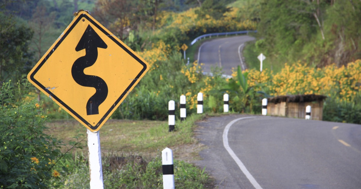 CFMInsurance's tweet photo. Understanding traffic signs is vital for safety. Learn what each color and shape means: https://t.co/lWXx4V1NTx http://t.co/jxZpjt9t5S