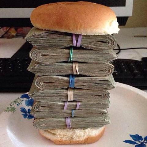 lamafiamanda's tweet photo. Bueno ahora a cenar un poquito, quien tiene tiene gente http://t.co/ONne4Je2B9