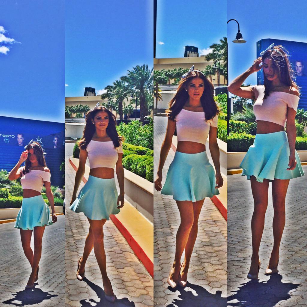 marisolglzz's tweet photo. Lo q pasa en Las Vegas ... Se queda en LAS VEGAS 👯 http://t.co/6gwx8ljSoD