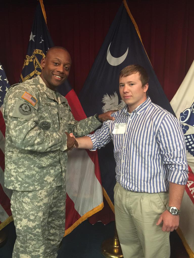 Smiley_SSG's tweet photo. Another Woodmont Senior takes the oath @wearewoodmont #woodmont #theonepercent Kaleb Strange http://t.co/bMggQP7Wx7