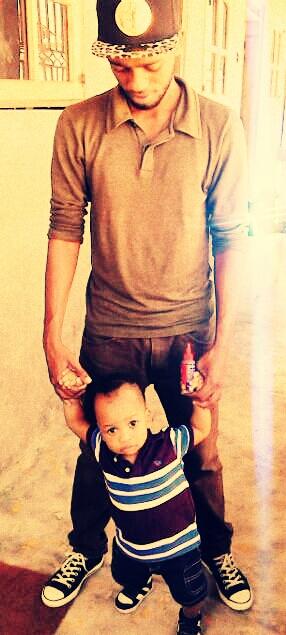 _SnakeB's tweet photo. Filston est plus beau et Papi est plus récent hiihhiiiihhiii http://t.co/2z0IVTLZHQ
