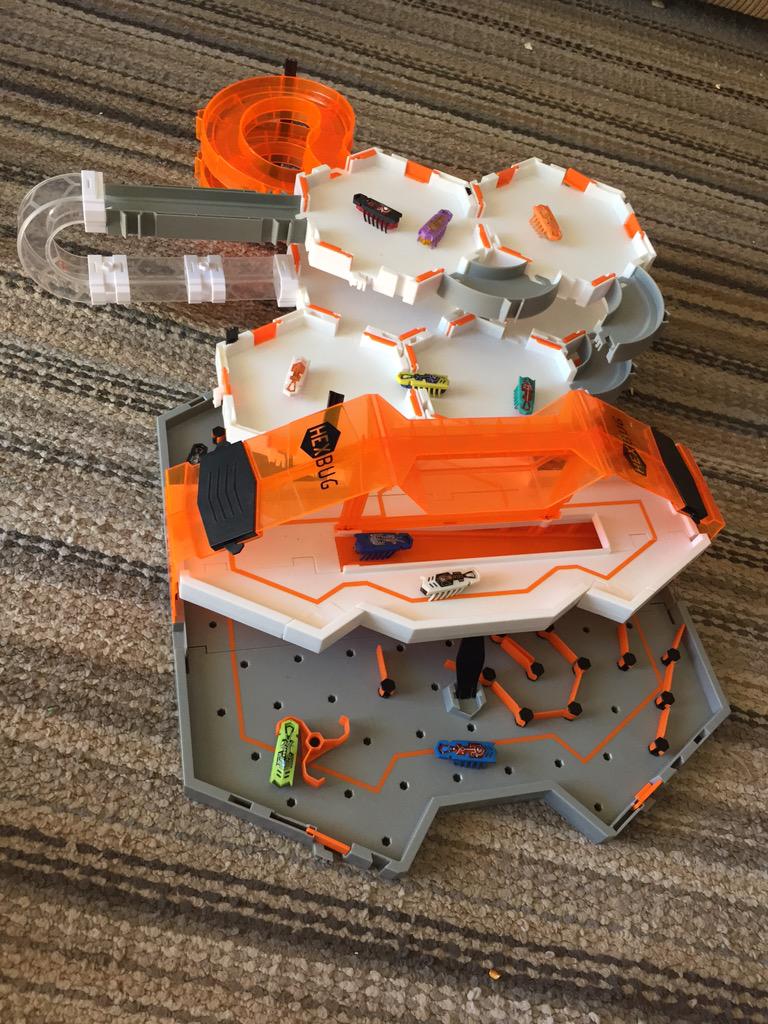 HomemakerHobbys's tweet photo. What my 10 year old can do with a bit of @HEXBUG habitat and a whole lot of imagination. #HoursOfPlay #NeverGetsBored http://t.co/BxzLqwC2lo