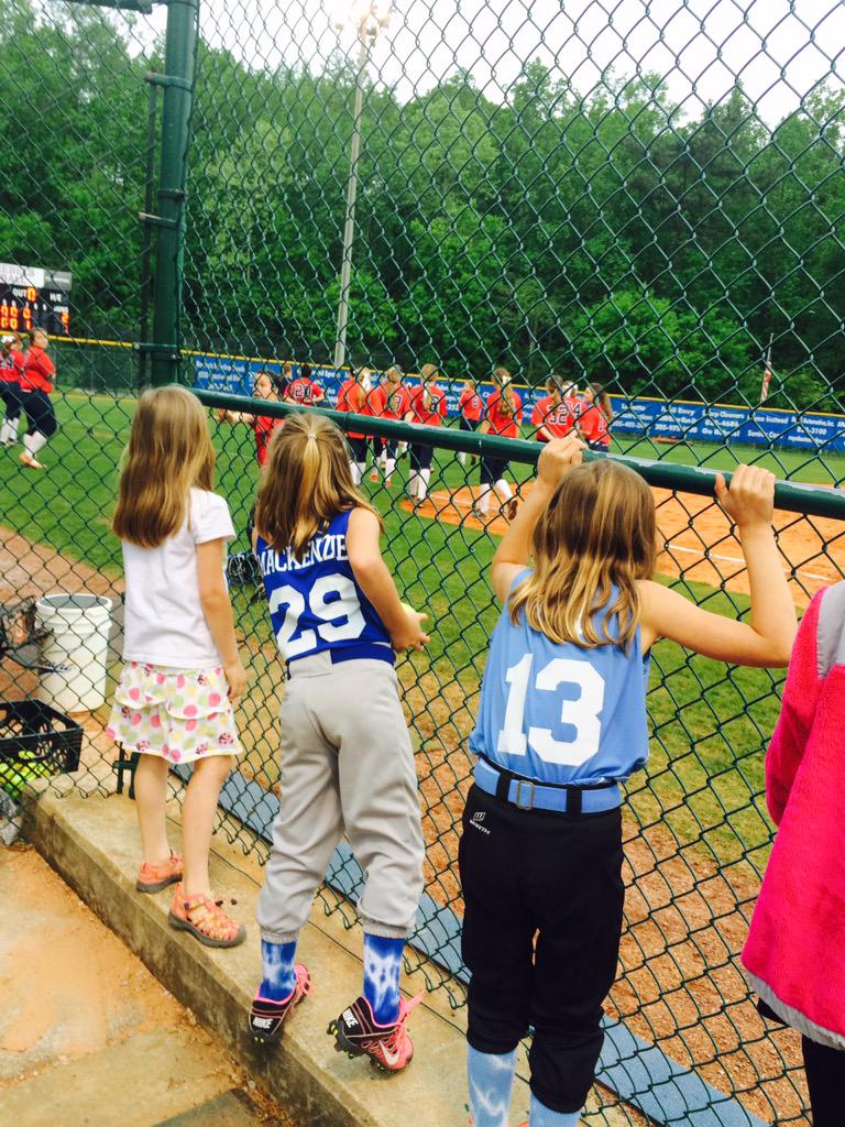 pat_pagoodma's tweet photo. Thanks @VHHS_Softball for hosting VHGSA tonight! http://t.co/xQH45I57dw