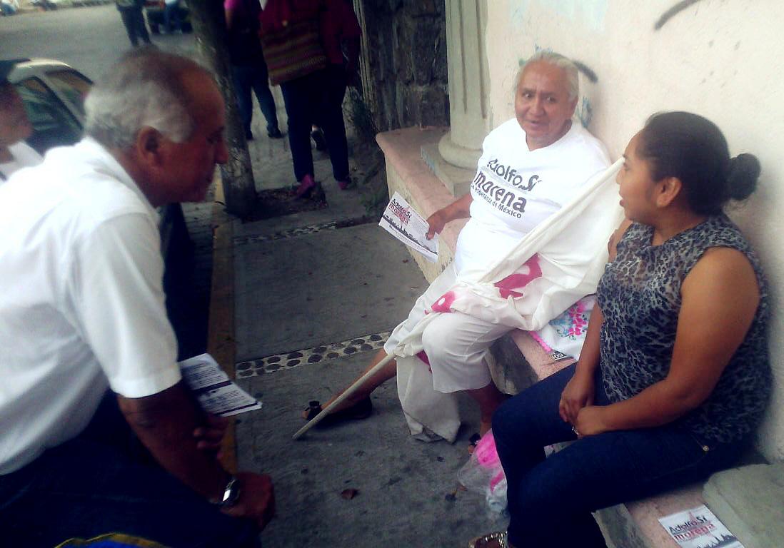 morenajiutepec's tweet photo. Compartir con la gente es la verdadera recompensa #Eleccion2015 #VOTA #MORENA #JIUTEPEC http://t.co/1jv588qdQR