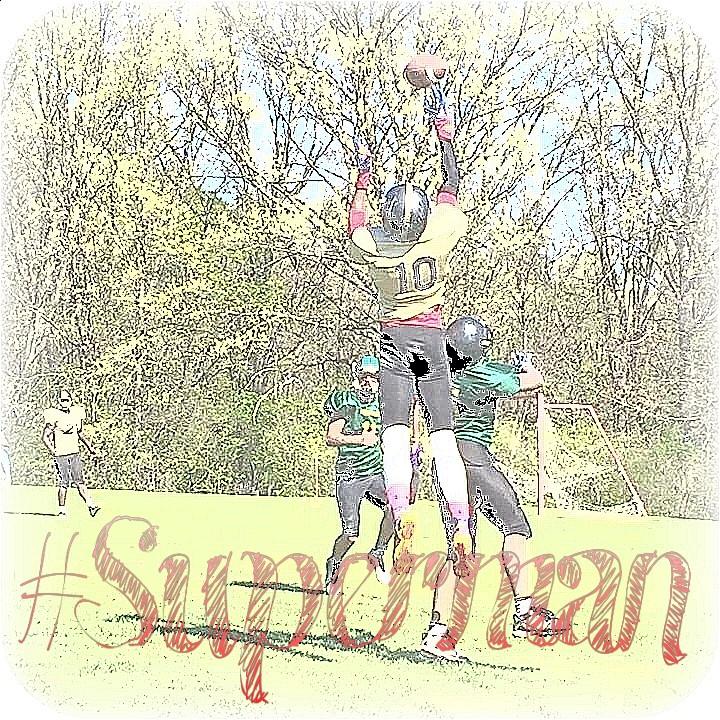 SuperMOS10's tweet photo. Jumpin over him to score one of five touchdowns yesterday http://t.co/ctSVDoLe1F