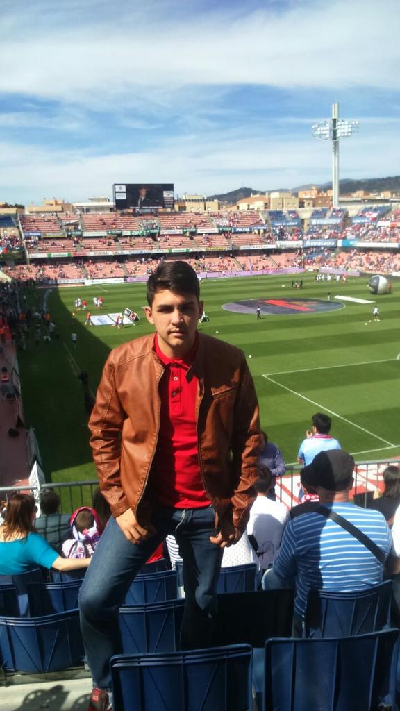 pintamonasfc's tweet photo. El pintamonismo se expande por el mundo, Allianz arena, santiago bernabeu, Nuevo los carmenes http://t.co/XJOt7G0GXc