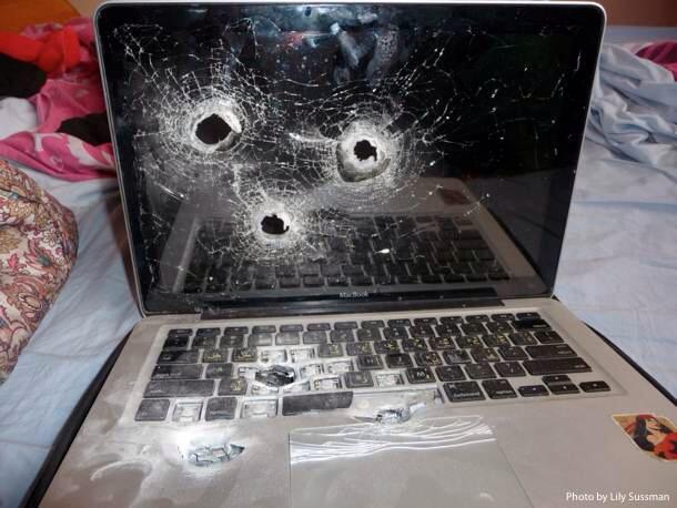 Steve Jobs's MacBook after his assassination by agents of rival Samsung, 2011.