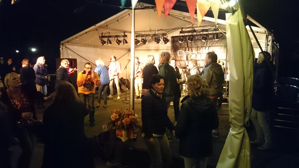OVStrijen's tweet photo. Wat een top afsluiting van deze #Koningsdag ! #strijen http://t.co/PAOYEyupS7