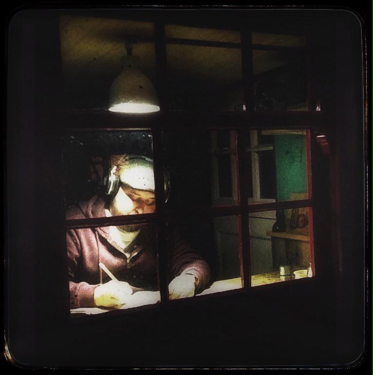 ThePoki_Studio's tweet photo. Late night shed working, should have made a pub shed! @unclewilco @maxreestore @readersheds #shedoftheyear http://t.co/34czXjVsB7