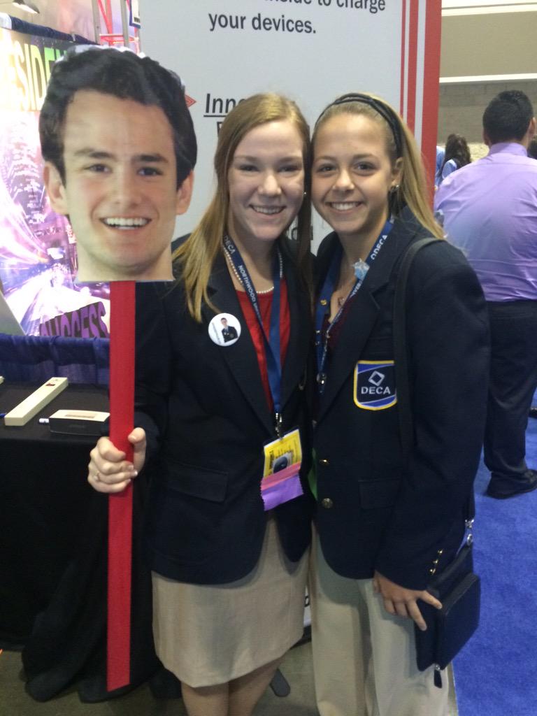 hannahaltizer12's tweet photo. haven't seen Claire since 7th grade and she's #FWDwithSean 🔥🔥 http://t.co/ULgRDltiUu