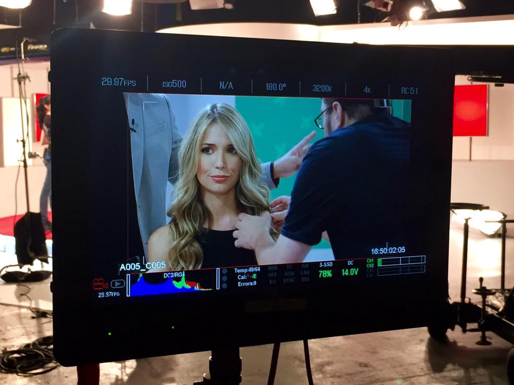 Alessandraville's tweet photo. Jajajaj TOTALLY RT @MJMakeupStyle: #divaFace 😏✨👸🏼 @Alessandraville 🎬 http://t.co/WXpp0OQQDG