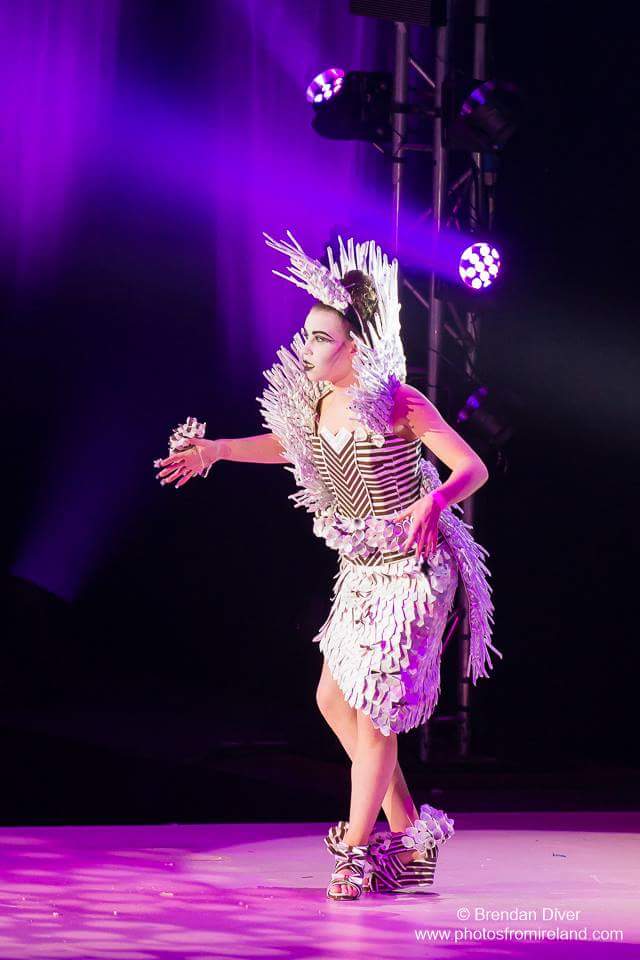 maryteresad's tweet photo. What an amazing experience with amazing people!💟@Owen_Mark_Henry@junkkouture #tickettotgerunway@sinead1598@Niamh1349 http://t.co/66VHjn3u06