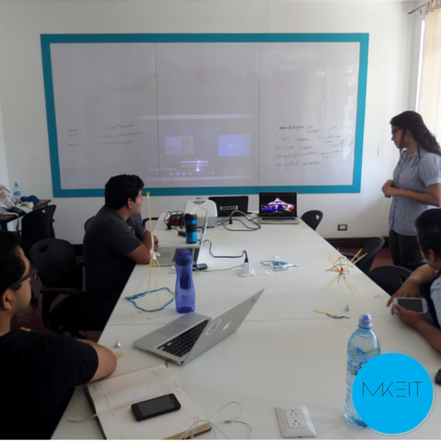 MAKEIT_Agency's tweet photo. Iniciando los labores y que mejor que con nuestro primero workshop impartido por Elizabeth Garzaro! #Lunes_Chispudo http://t.co/Oigbf8ASXt