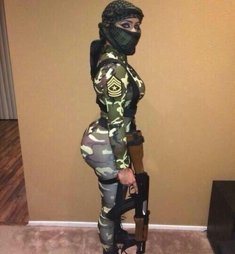 ThicFlair's tweet photo. Paintballing with @BuiltGuy_D @chitownbaddie and anyone else who wants to come. #BustinCaps http://t.co/Kxhbedc0LQ