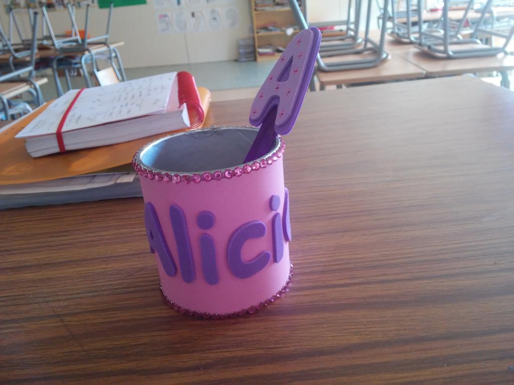 AliciaLa35's tweet photo. Enamorada de los regalos que me hacen mis alumnos 😍 http://t.co/CCj5beuk87