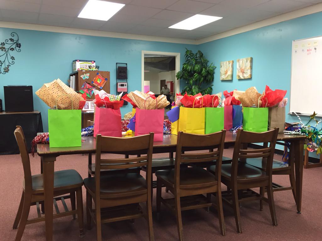 mrsjuliaramirez's tweet photo. Get ready @galvestonisd! The prize patrol could be delivering to you tomorrow!! #gisdgameon @GISDGameOn http://t.co/ilKKwVXQme