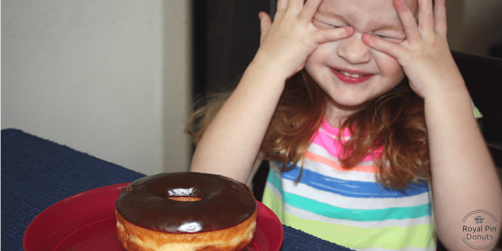 RoyalPinDonuts's tweet photo. A good surprise is priceless. #MomentsMatter http://t.co/p4nD0hhYn8