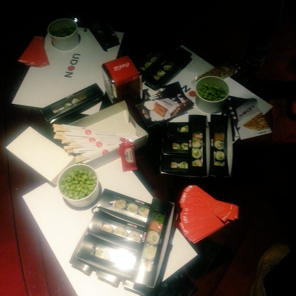 haikurts's tweet photo. Gracias @noodlesandfun por la comilona, ¡nos estamos poniendo las botas! #GalaHK15 http://t.co/SldWRYfYeX