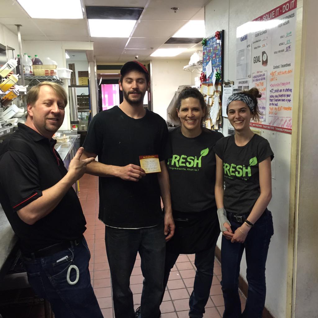 SDominesey's tweet photo. @LittlehTim @whodatntn1983 @ChilisRMC @nygirldi #winning together http://t.co/ghErURAWRt
