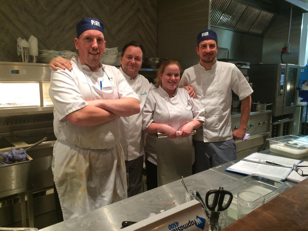 Vixbrix's tweet photo. Lovely chefs #teamrockfish #brixham http://t.co/nTiYu1PZ4p
