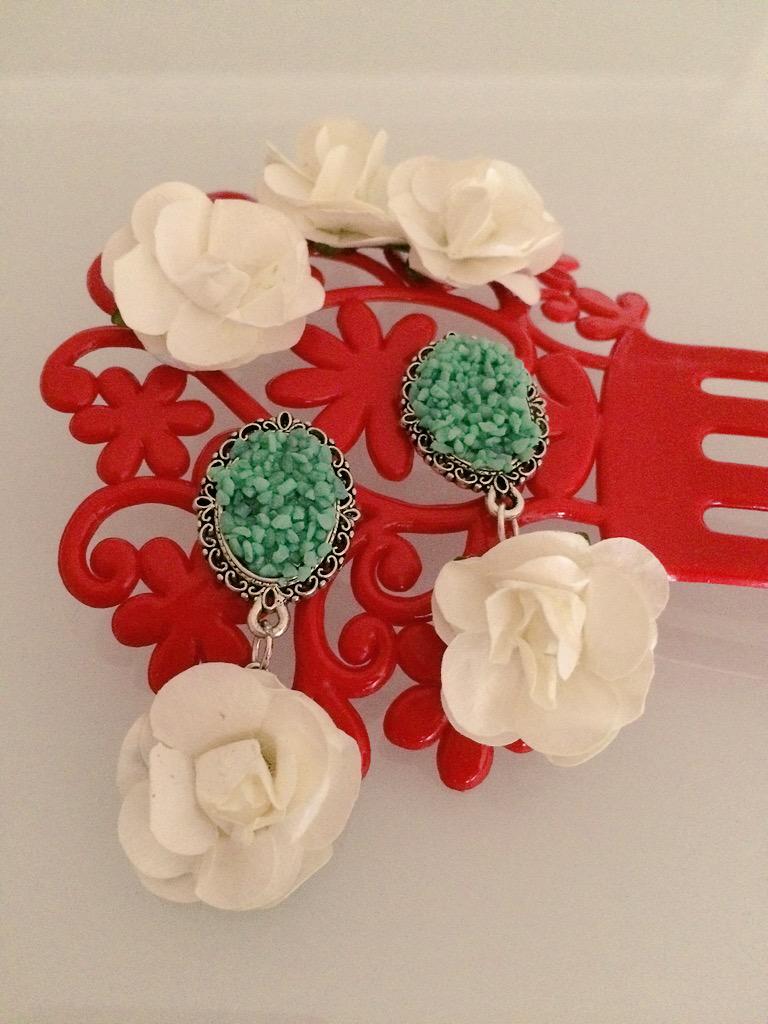 Lazarcomplement's tweet photo. Preciosos pendientes de nácar verde agua. Ideales para la feria, romeria, cualquier evento🎀 10€ http://t.co/WAKoR1TyvV