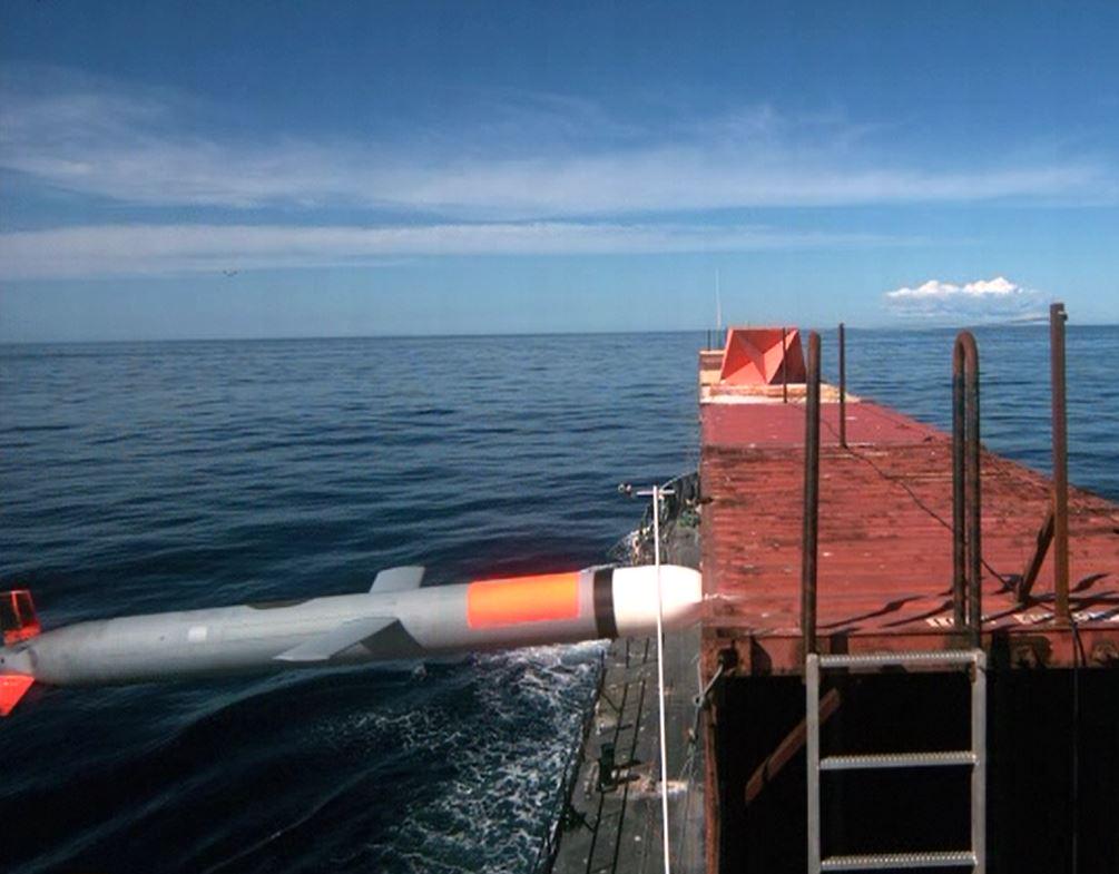 RTX_News's tweet photo. The Tomahawk missile is getting faster retargeting, ability to hit moving targets: http://t.co/VjxPXZfEFH http://t.co/urG2aZoh7I