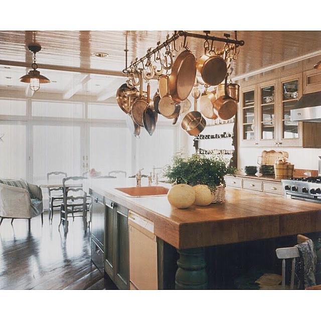 petercook_aia's tweet photo. Cozy #Hamptons Kitchen circa 1992 #petercookaia

#interiordesign #kitchen #hamptons #luxuryhomes #realestate #design http://t.co/6AJItr4v83