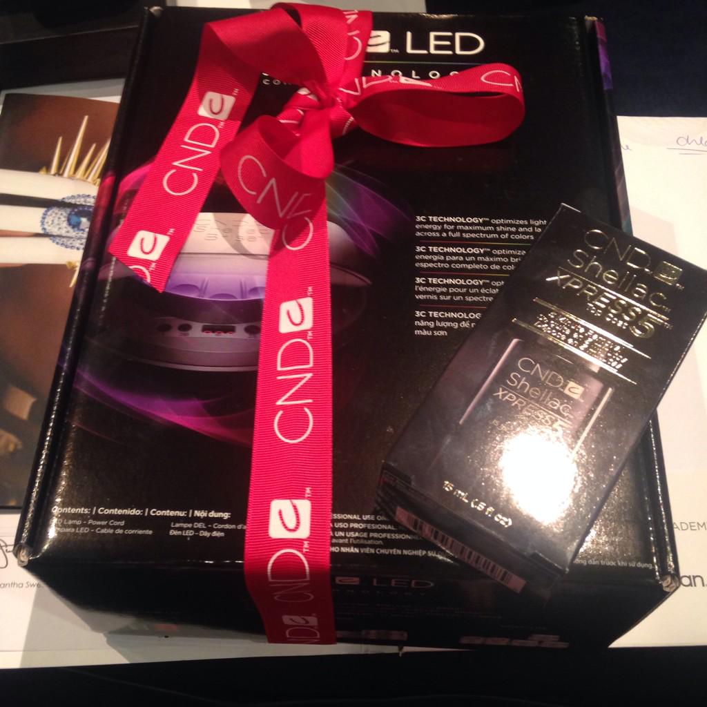 Handmearainbow's tweet photo. Wow! Got my hands one one of the first brand new CND LED lamps &amp; express top coat #theevent4 Thank you @SamanthaSweet http://t.co/VAA9C4MGeZ